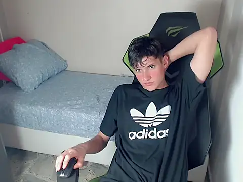 Snapshot of Pablito_junior chatting on March 15, 3:45 am Pablito junior online show from March 15, 3:45 am