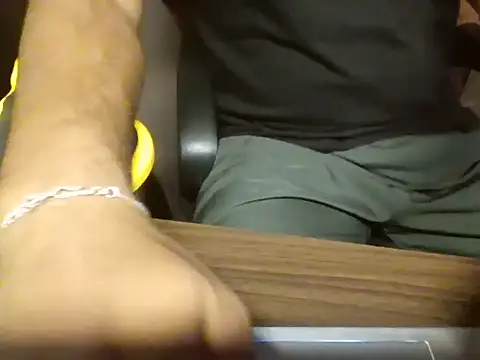 Snapshot of bigbuldgee chatting on March 3, 9:48 am bigbuldgee online show from March 3, 9:48 am