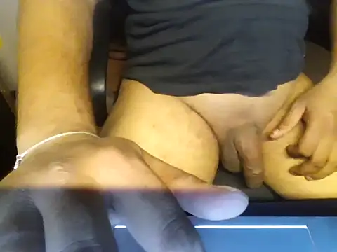 Snapshot of bigbuldgee chatting on March 3, 9:53 pm bigbuldgee online show from March 3, 9:53 pm