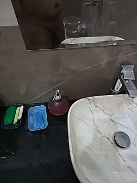 Snapshot of bigbuldgee chatting on March 8, 5:39 pm bigbuldgee online show from March 8, 5:39 pm