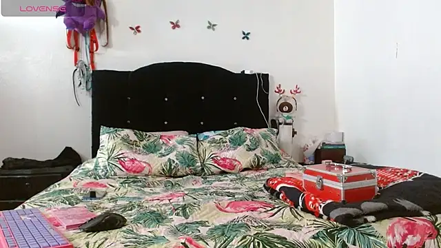 naomi unu online show from June 19, 4:11 pm