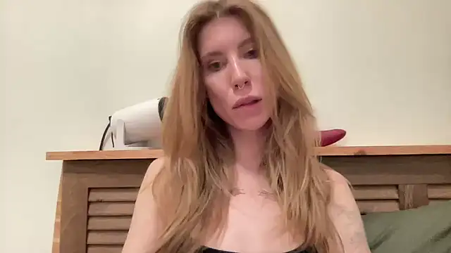 Snapshot of LunaLila7 chatting on March 18, 5:38 pm LunaLila7 online show from March 18, 5:38 pm