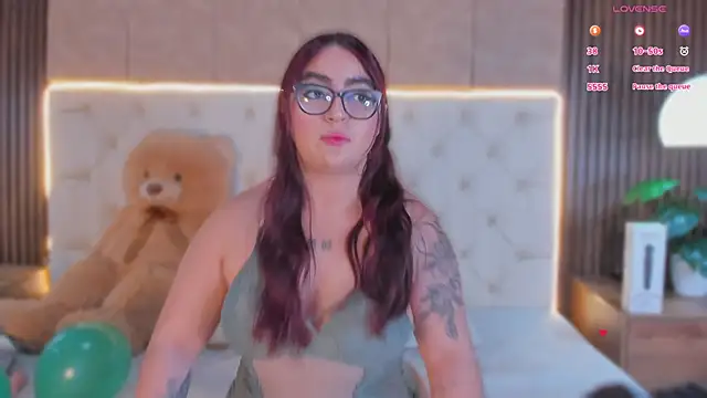 Snapshot of apriilfox chatting on March 18, 3:42 am apriilfox online show from March 18, 3:42 am