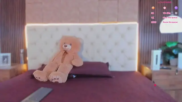 Snapshot of apriilfox chatting on March 21, 3:33 am apriilfox online show from March 21, 3:33 am