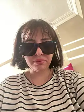 Snapshot of edeece chatting on March 4, 3:18 pm edeece online show from March 4, 3:18 pm