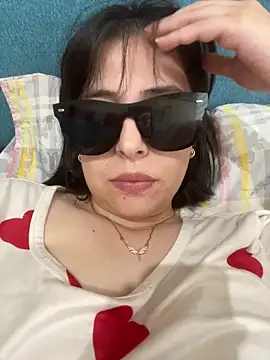 Snapshot of edeece chatting on March 5, 4:19 am edeece online show from March 5, 4:19 am