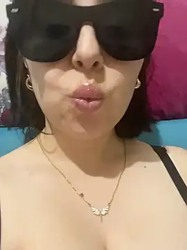 Snapshot of edeece chatting on March 5, 6:04 pm edeece online show from March 5, 6:04 pm