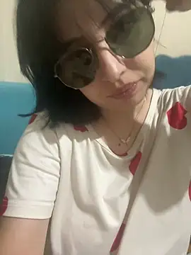 Snapshot of edeece chatting on March 23, 2:59 am edeece online show from March 23, 2:59 am