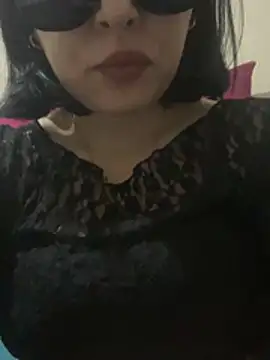 Snapshot of edeece chatting on March 24, 5:18 pm edeece online show from March 24, 5:18 pm