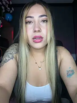 Snapshot of ManuelaVeeleez chatting on April 10, 5:01 am ManuelaVeeleez online show from April 10, 5:01 am