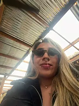 Snapshot of ManuelaVeeleez chatting on May 2, 7:30 pm ManuelaVeeleez online show from May 2, 7:30 pm