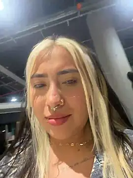 ManuelaVeeleez online show from June 20, 2:25 am
