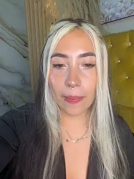 ManuelaVeeleez online show from June 25, 6:29 am