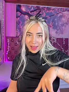 ManuelaVeeleez online show from July 2, 4:51 am