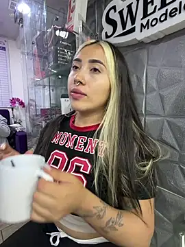 ManuelaVeeleez online show from July 4, 3:02 am