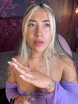 ManuelaVeeleez online show from July 5, 4:19 am