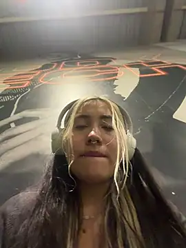 ManuelaVeeleez online show from July 7, 2:47 am