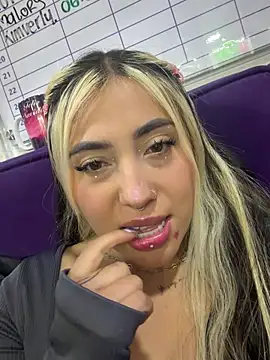 ManuelaVeeleez online show from July 25, 3:37 am