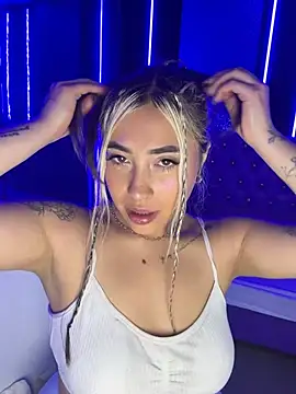 ManuelaVeeleez online show from July 28, 5:03 am