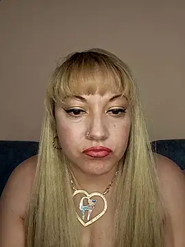 Snapshot of salma_1998 chatting on March 3, 12:22 pm salma 1998 online show from March 3, 12:22 pm