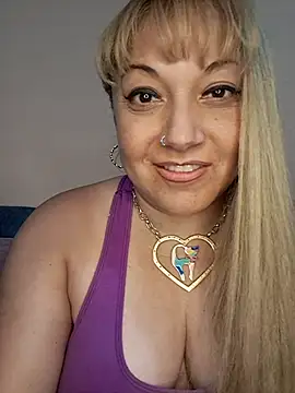 Snapshot of salma_1998 chatting on March 4, 11:11 pm salma 1998 online show from March 4, 11:11 pm