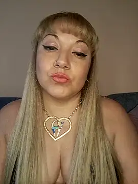 Snapshot of salma_1998 chatting on March 5, 8:05 pm salma 1998 online show from March 5, 8:05 pm