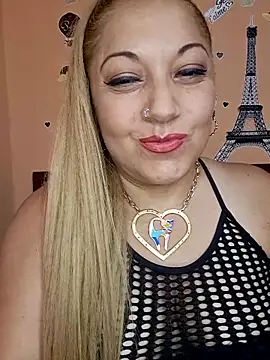 Snapshot of salma_1998 chatting on March 8, 9:18 pm salma 1998 online show from March 8, 9:18 pm