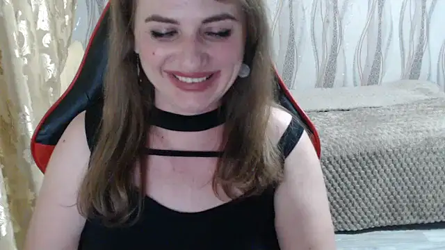 Snapshot of LioraW chatting on March 8, 2:26 am LioraW online show from March 8, 2:26 am