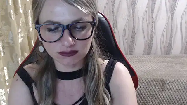 Snapshot of LioraW chatting on March 22, 10:46 pm LioraW online show from March 22, 10:46 pm