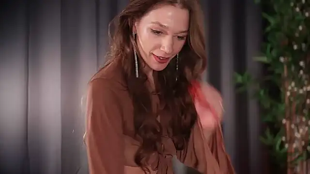 Snapshot of Luxury_Avie chatting on March 8, 1:47 am Luxury Avie online show from March 8, 1:47 am