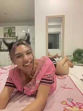 Snapshot of SweetCherry__ chatting on June 4, 2:06 am SweetCherry online show from June 4, 2:06 am