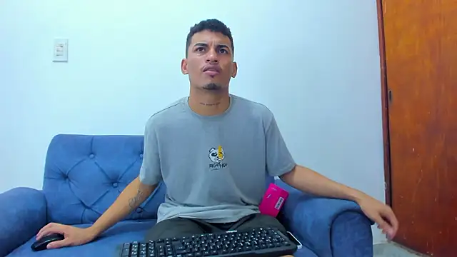 Snapshot of Ares_DAMM chatting on March 9, 5:17 pm Ares DAMM online show from March 9, 5:17 pm