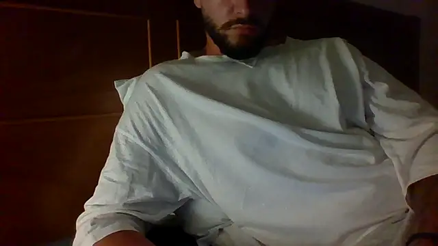 Snapshot of freetom31 chatting on April 14, 10:32 am freetom31 online show from April 14, 10:32 am