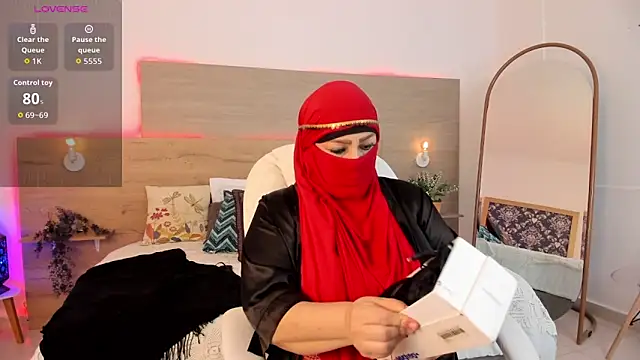 Snapshot of _Azahaaraa_ chatting on March 20, 3:22 am Azahaaraa online show from March 20, 3:22 am