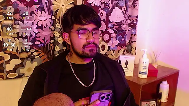 Snapshot of kcleiton chatting on March 4, 5:35 am kcleiton online show from March 4, 5:35 am