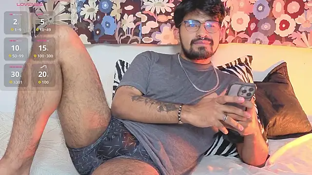 Snapshot of kcleiton chatting on March 11, 4:40 am kcleiton online show from March 11, 4:40 am