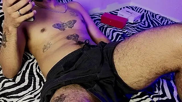 Snapshot of kcleiton chatting on March 14, 4:40 am kcleiton online show from March 14, 4:40 am