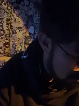 Snapshot of kcleiton chatting on March 20, 7:46 am kcleiton online show from March 20, 7:46 am