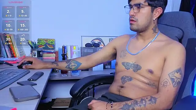 Snapshot of kcleiton chatting on March 29, 6:02 am kcleiton online show from March 29, 6:02 am