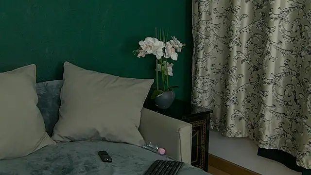 SkinnyNatty online show from May 1, 3:55 am