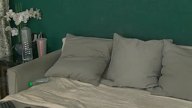SkinnyNatty online show from May 22, 3:57 am