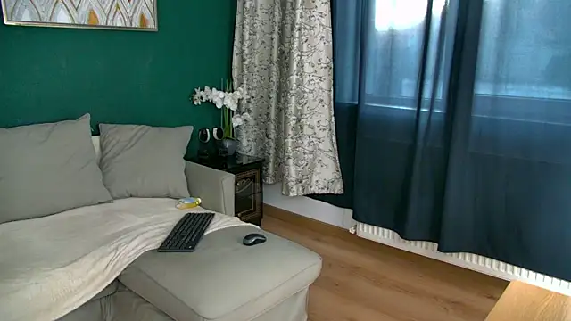 SkinnyNatty online show from July 30, 3:49 am