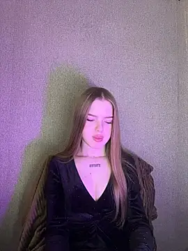 Snapshot of KayShaw chatting on March 11, 4:40 am KayShaw online show from March 11, 4:40 am