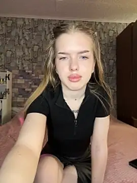 Snapshot of KayShaw chatting on March 17, 3:44 am KayShaw online show from March 17, 3:44 am