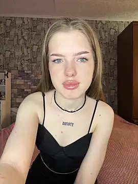 Snapshot of KayShaw chatting on March 19, 3:21 am KayShaw online show from March 19, 3:21 am