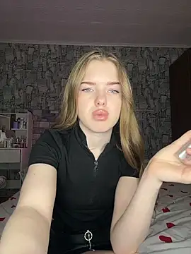 Snapshot of KayShaw chatting on March 27, 8:26 am KayShaw online show from March 27, 8:26 am