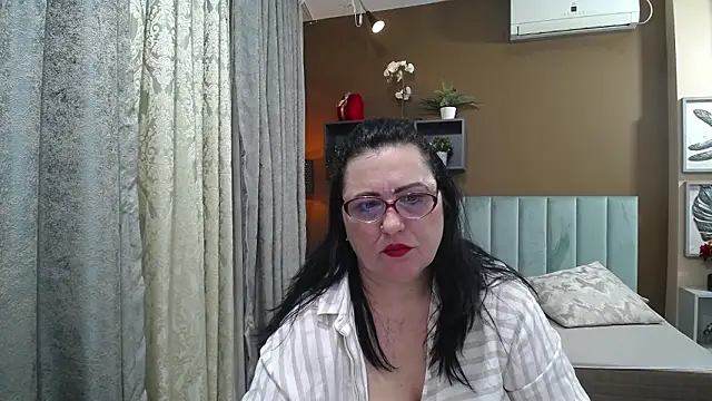 Snapshot of ValerieSmiths chatting on March 12, 6:41 am ValerieSmiths online show from March 12, 6:41 am