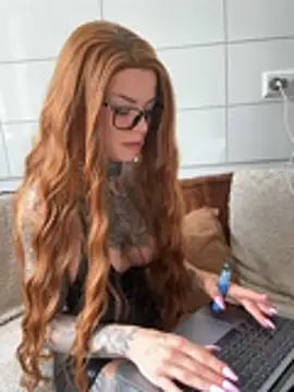 Snapshot of SkinnyLilly chatting on July 3, 2:45 pm SkinnyLilly online show from July 3, 2:45 pm