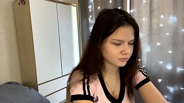 Snapshot of PluralSind chatting on March 17, 7:12 am PluralSind online show from March 17, 7:12 am