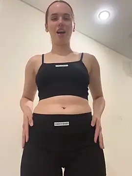 Snapshot of pinkpeachx chatting on March 6, 12:01 pm pinkpeachx online show from March 6, 12:01 pm